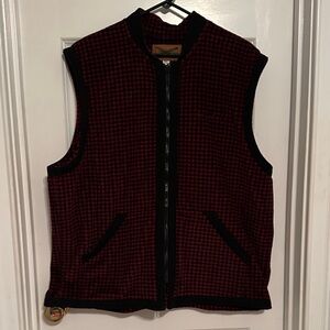Men's Houndstooth Vest in Red and Black